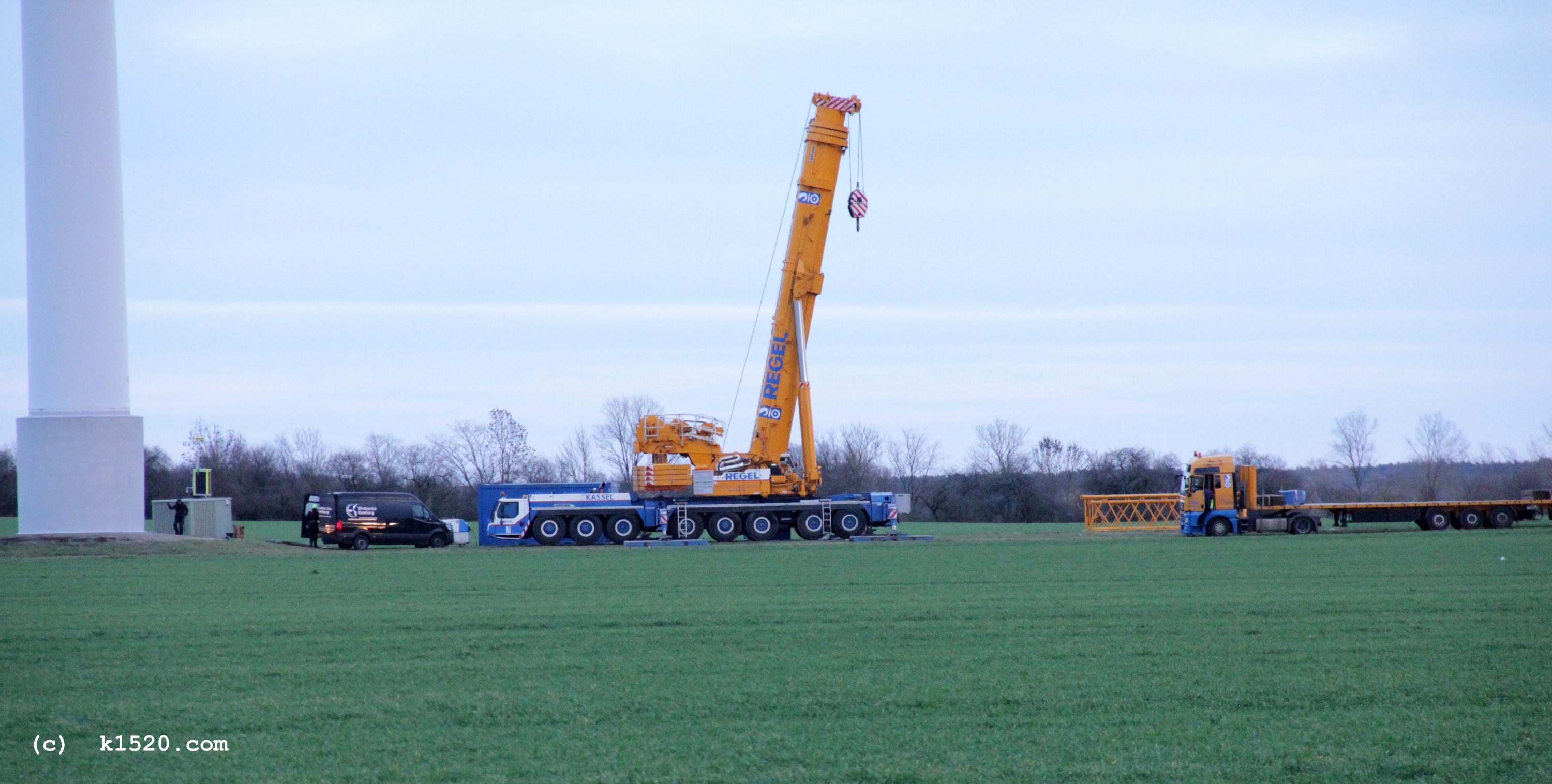 Reparatur Windrder im Windpark Arneburg/Elbe 01/2023,
  Kraneinsatz, 