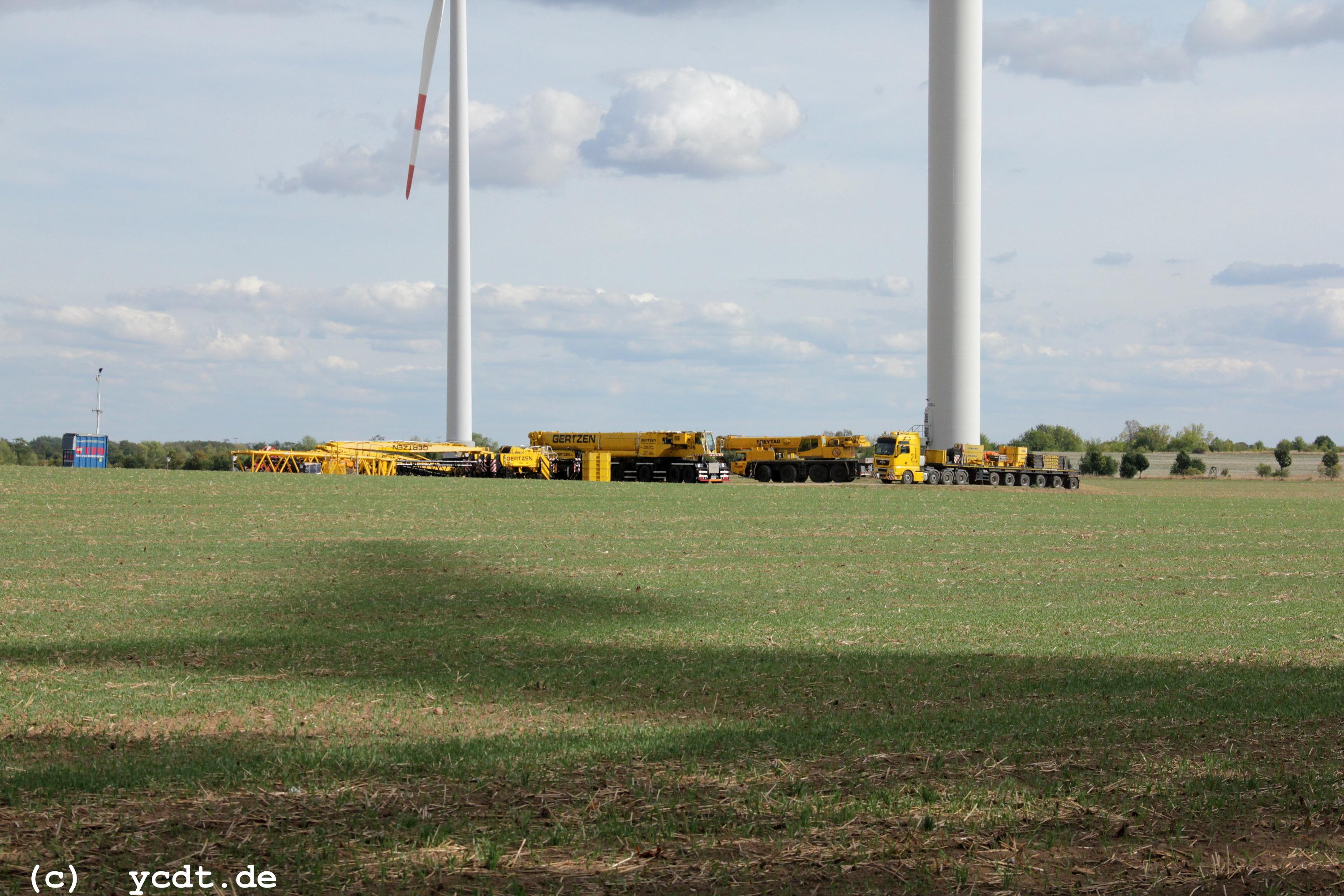 Reparatur Windrder im Windpark Arneburg/Elbe 08/2022,
  Kraneinsatz, 